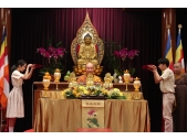 7. 學生代表喜領皈依證（攝影：羅孫可）